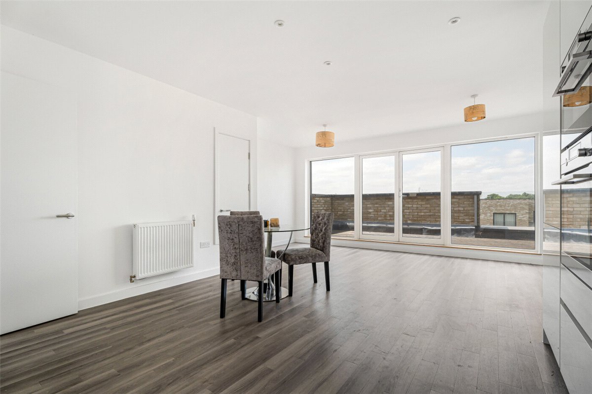 3 bedroom Flat, Henty Close, Trumpington, CB2 - Sold STC, Image 2