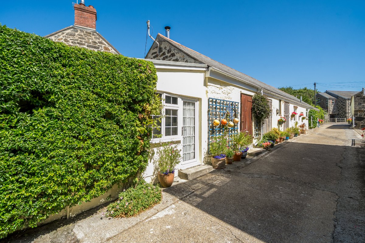 5 bedroom House, Lender Lane, Mullion, TR12 - Available, Image 7