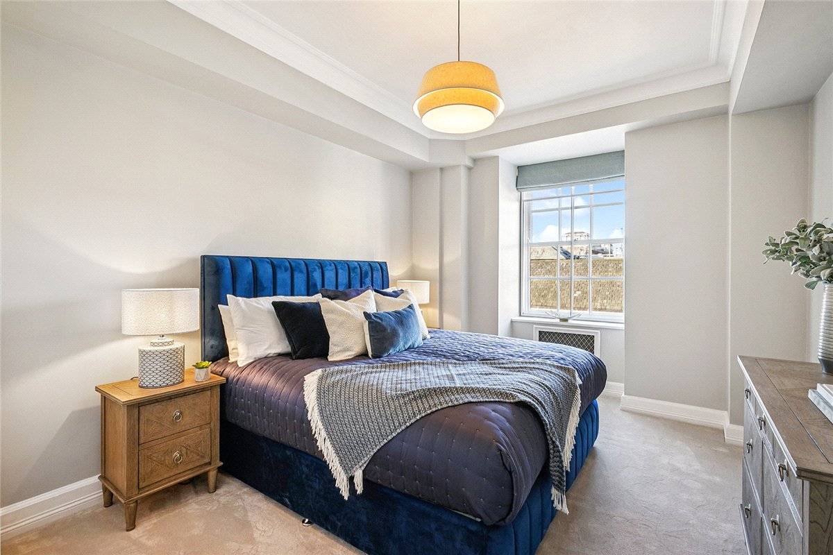 3 bedroom Flat, Grosvenor Square, Mayfair, W1K - Available, Image 4