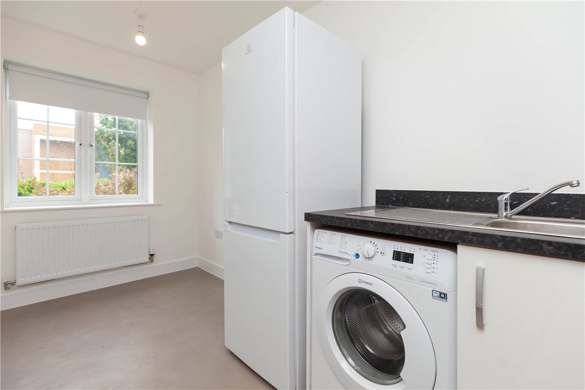 3 bedroom House, Wincanton Road, Bicester, OX26 - Let Agreed, Image 2