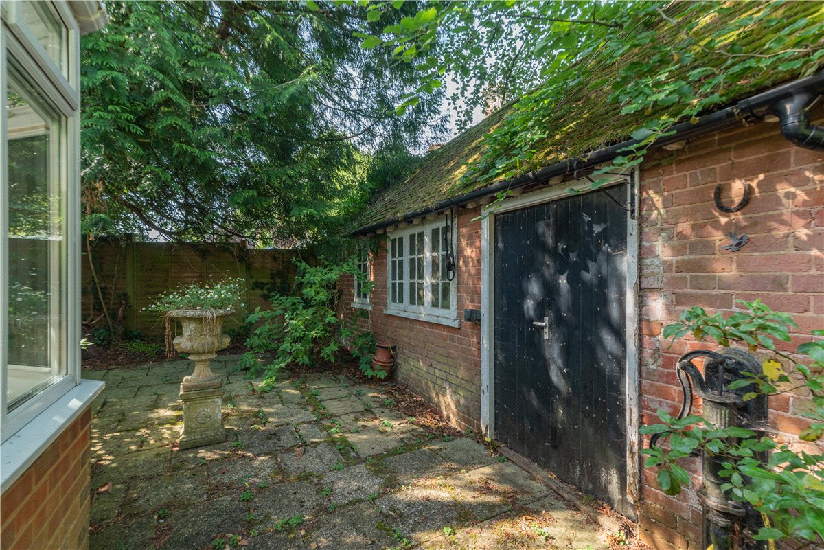 3 bedroom Bungalow, Stockbridge Road, Winchester, SO22 - Available, Image 10