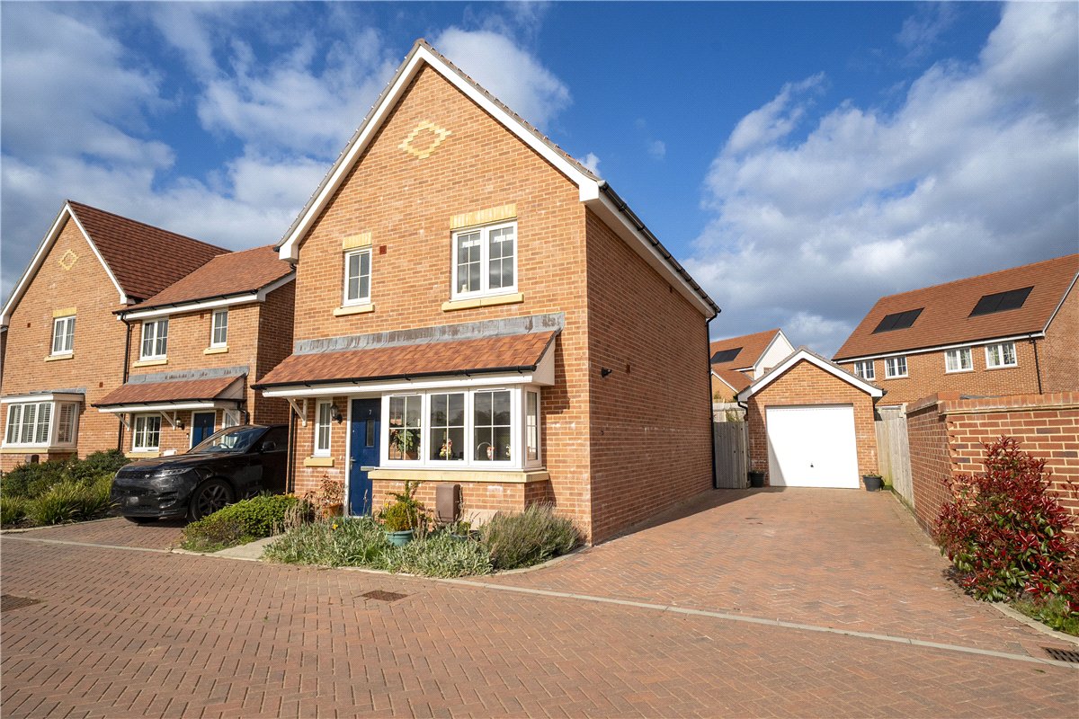 3 bedroom House, Field Close, Bishops Waltham, SO32 - Available