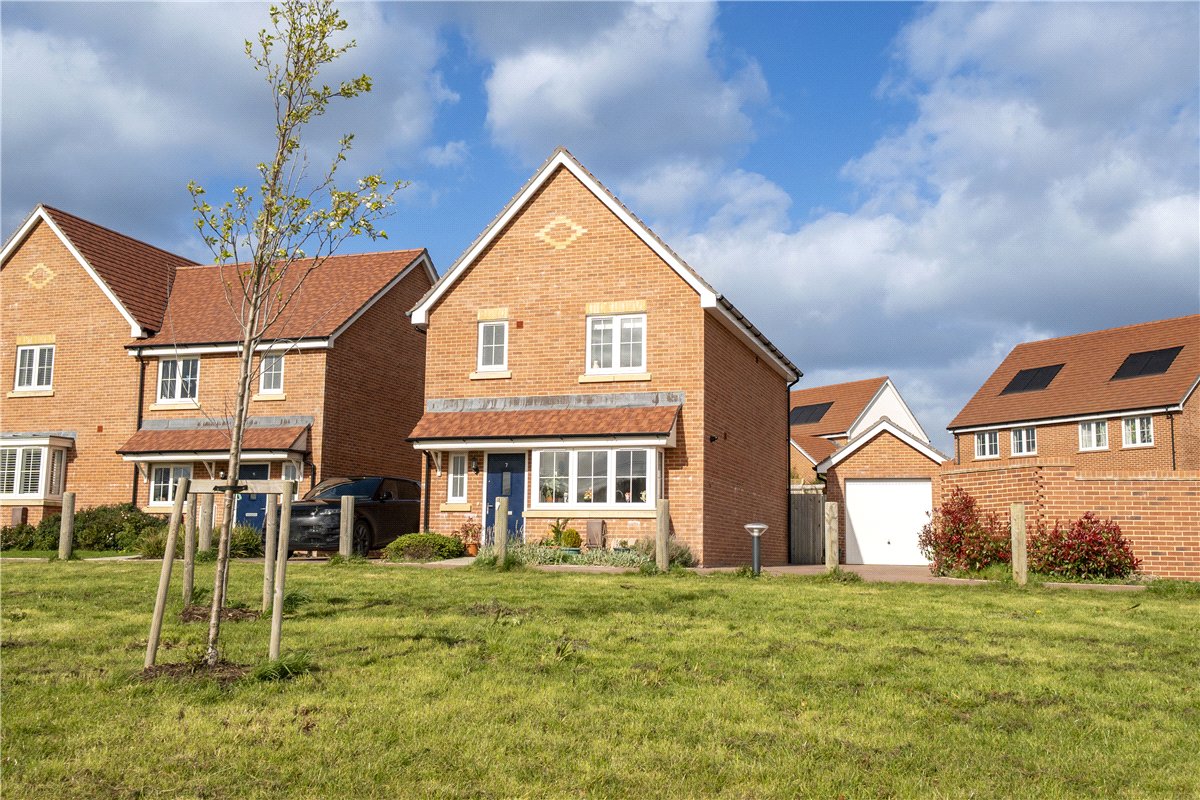 3 bedroom House, Field Close, Bishops Waltham, SO32 - Available