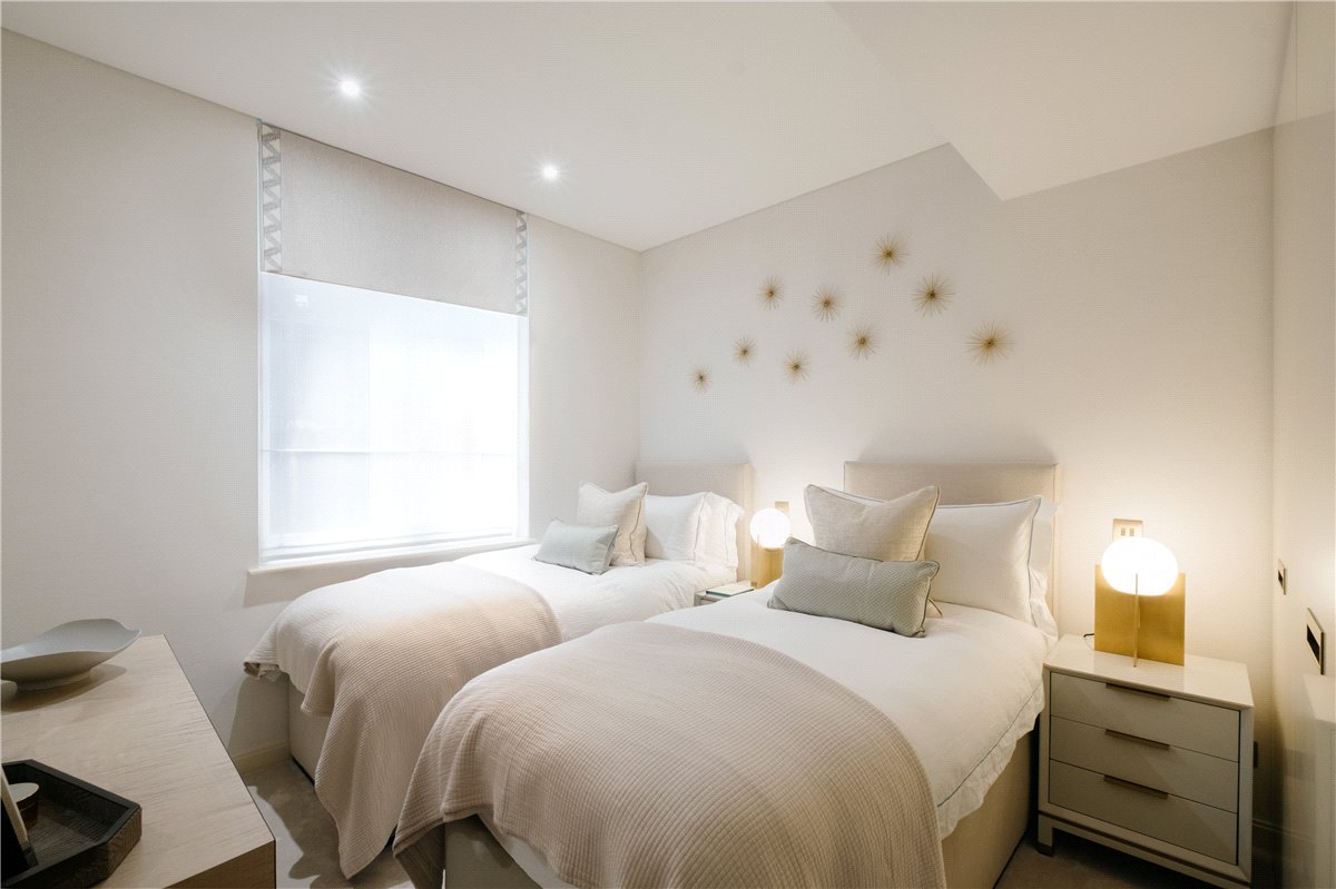 2 bedroom Flat, Piccadilly, Mayfair, W1J - Available, Image 6
