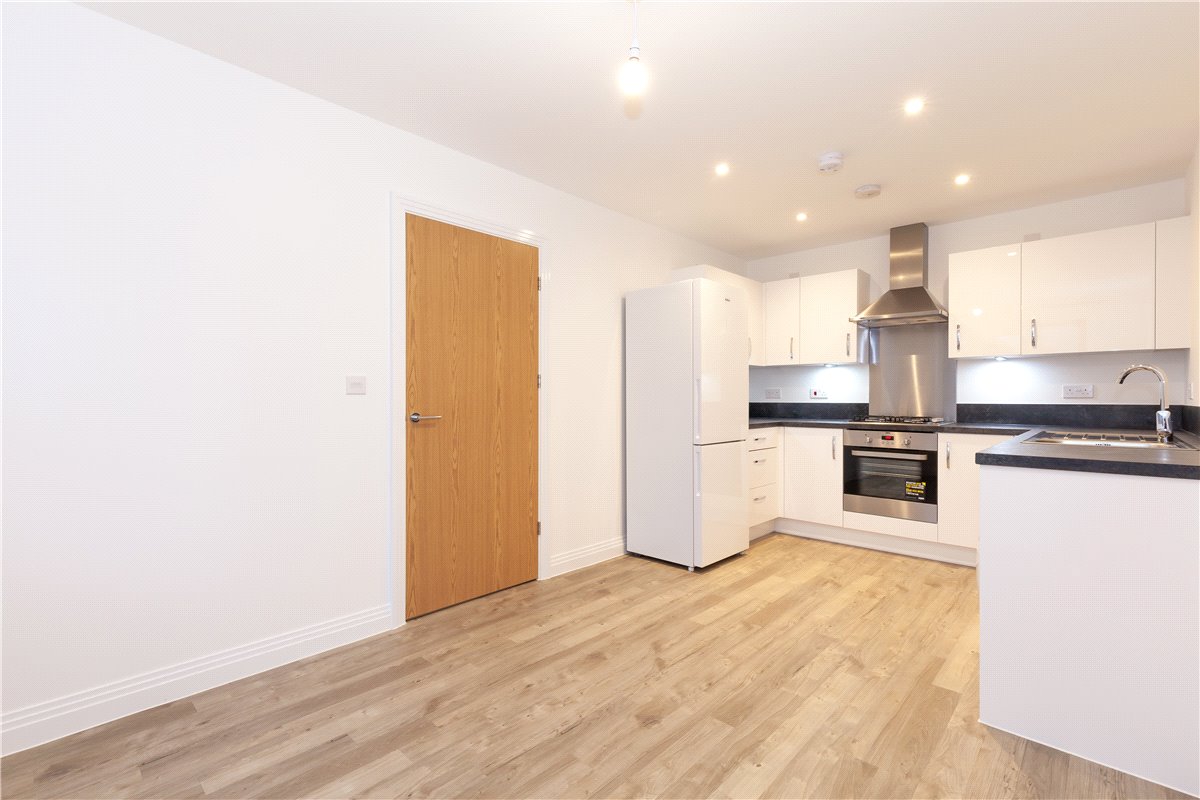 3 bedroom House, Athens Avenue, Aylesbury, HP21 - Let Agreed, Image 1