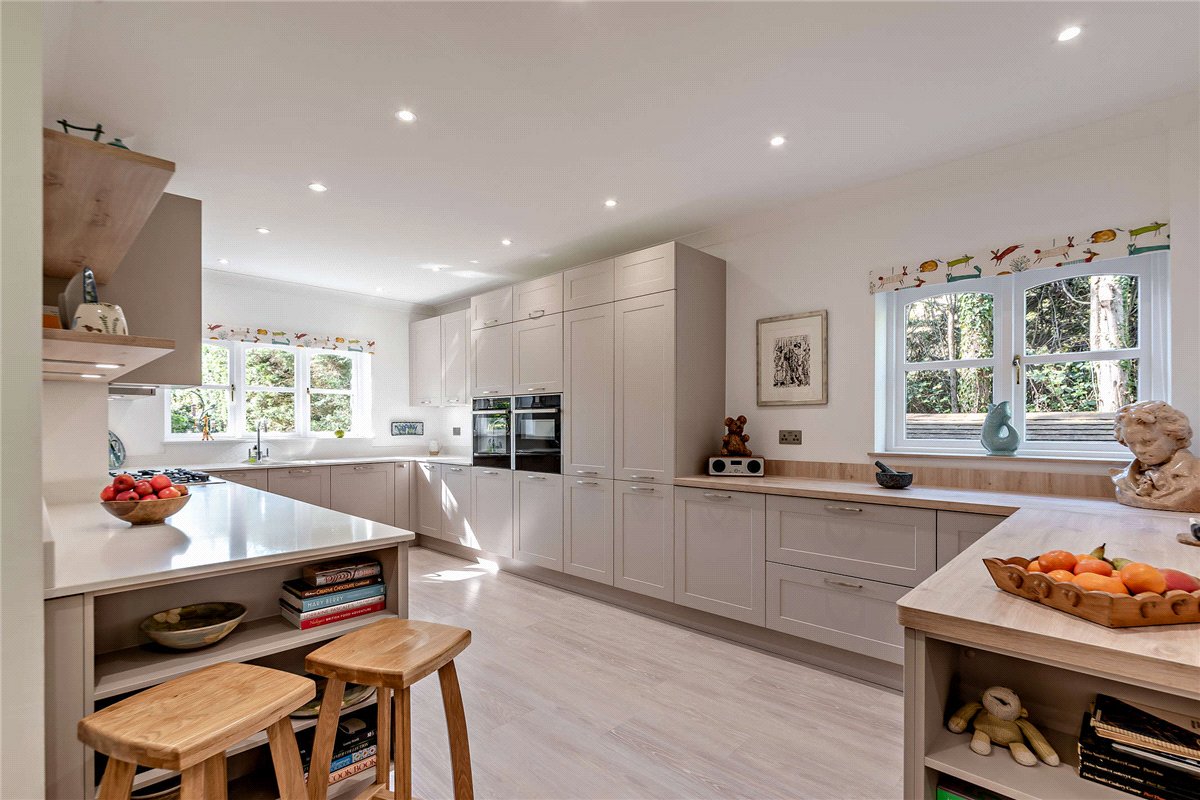 5 bedroom House, Oak Close, Baughurst, RG26 - Available, Image 3