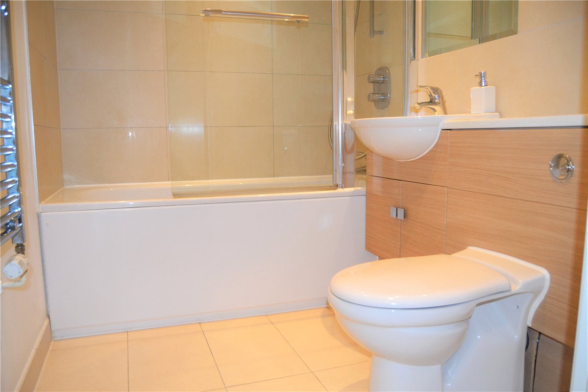 2 bedroom Flat, Park Way, Newbury, RG14 - Let Agreed, Image 4