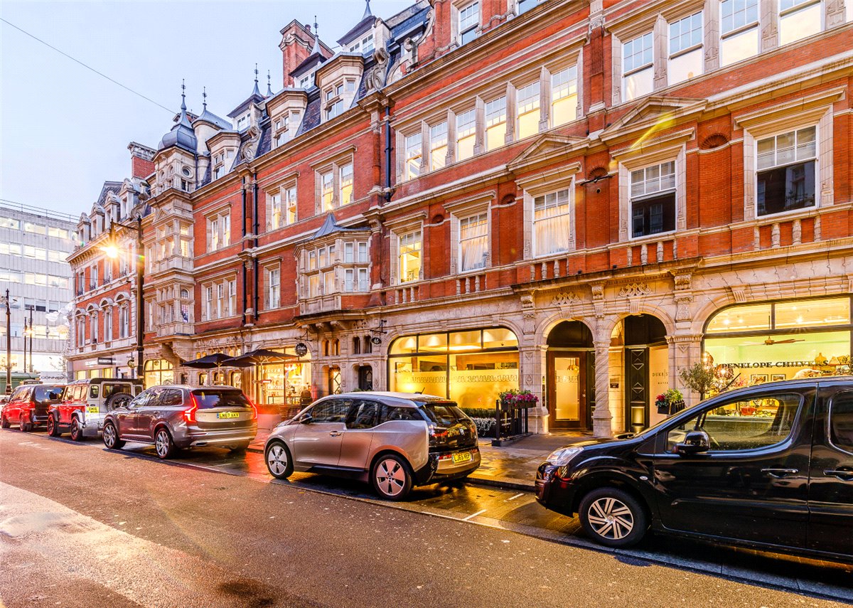 3 bedroom Flat, Duke Street, Mayfair, W1K - Available, Image 17