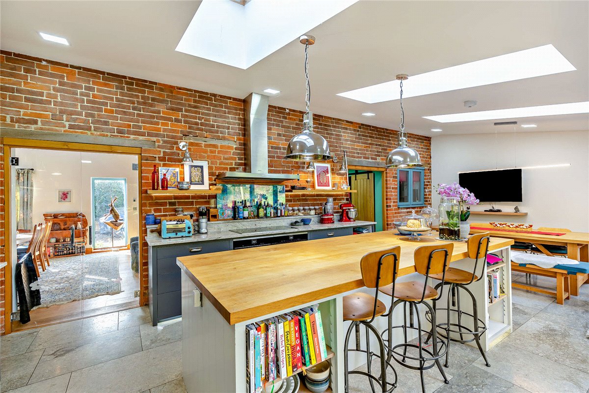 4 bedroom House, Long Lane, Shaw, RG14 - Sold STC