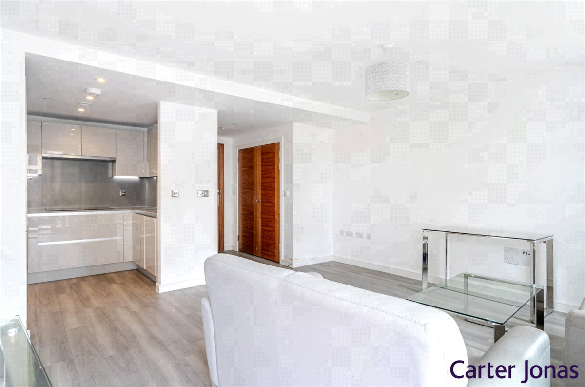 1 bedroom Flat, Midland Road, Bath, BA2 - , Image 2