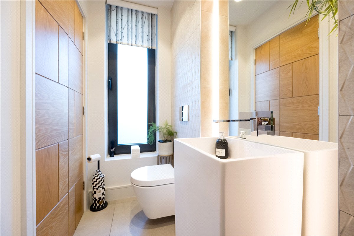 4 bedroom House, Rossett Green Lane, Harrogate, HG2 - Available, Image 2