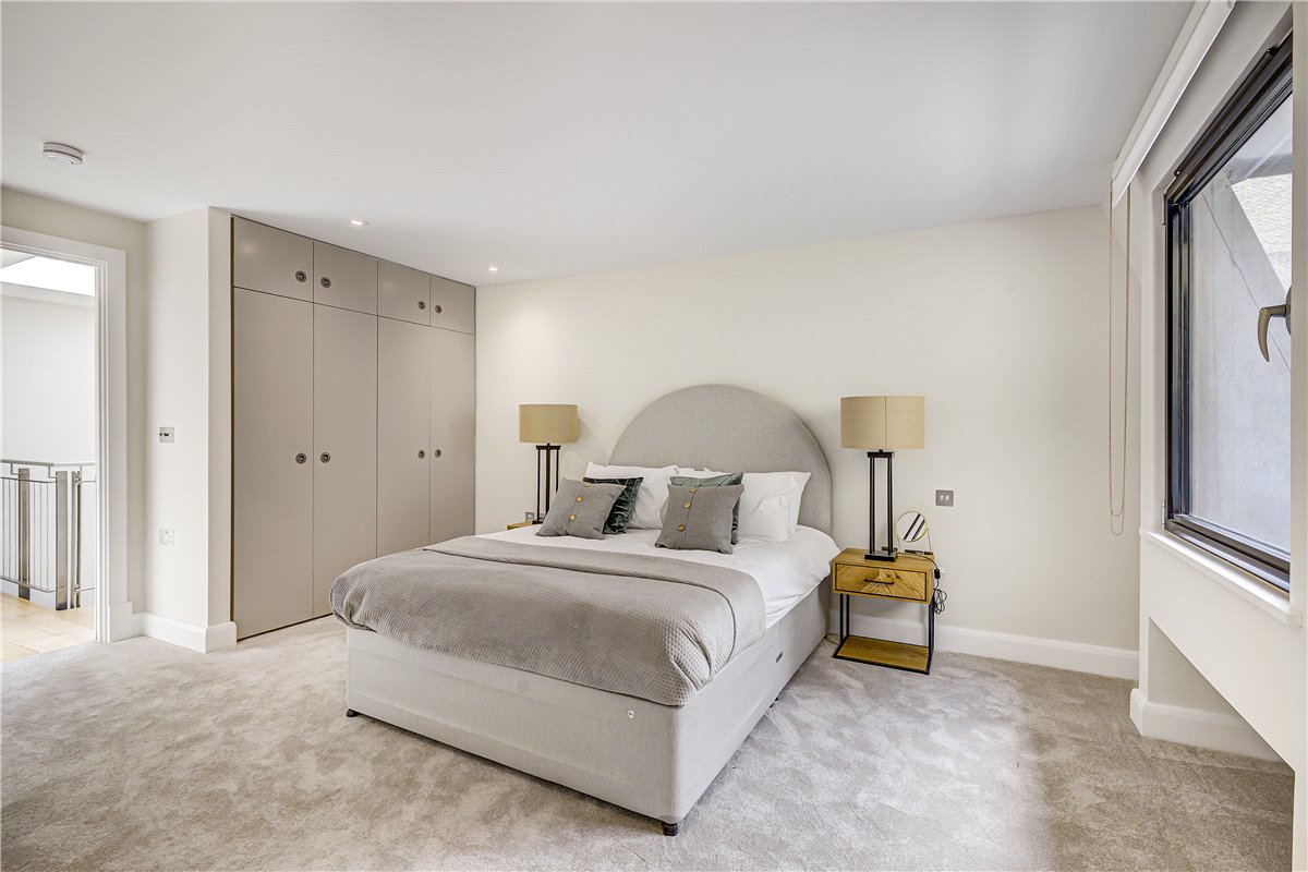 3 bedroom House, Cavendish Mews South, Marylebone, W1W - Available, Image 3
