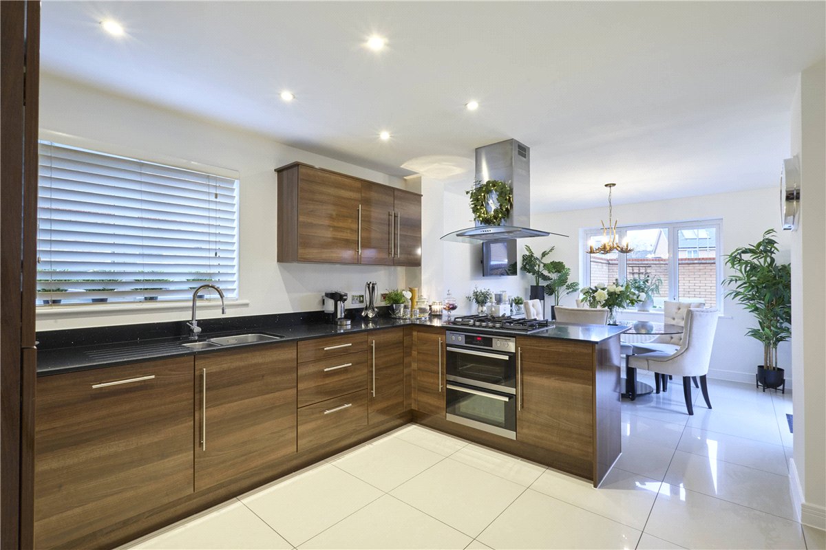 5 Bedroom Single Family Home/House's Image 15