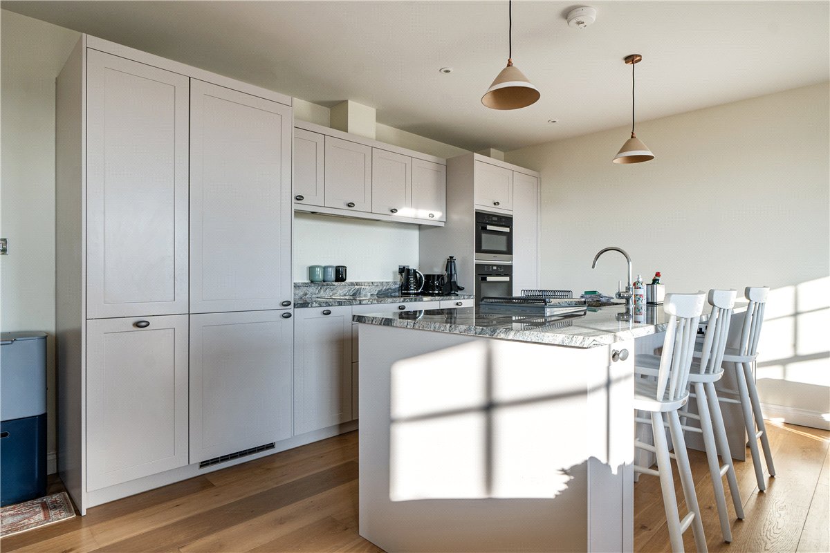 2 bedroom Flat, Lansdown Road, Bath, BA1 - Available, Image 2