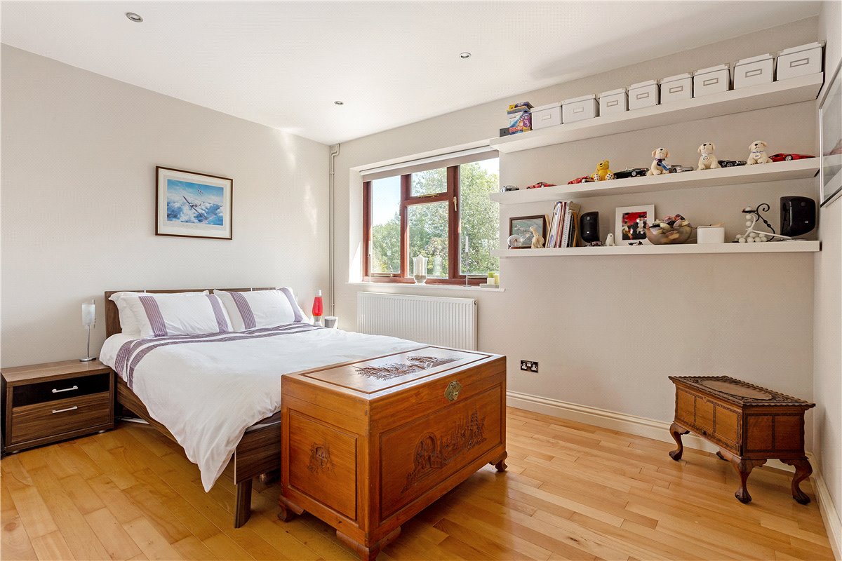 4 bedroom Bungalow, Bucklebury Alley, Cold Ash, RG18 - Available, Image 16