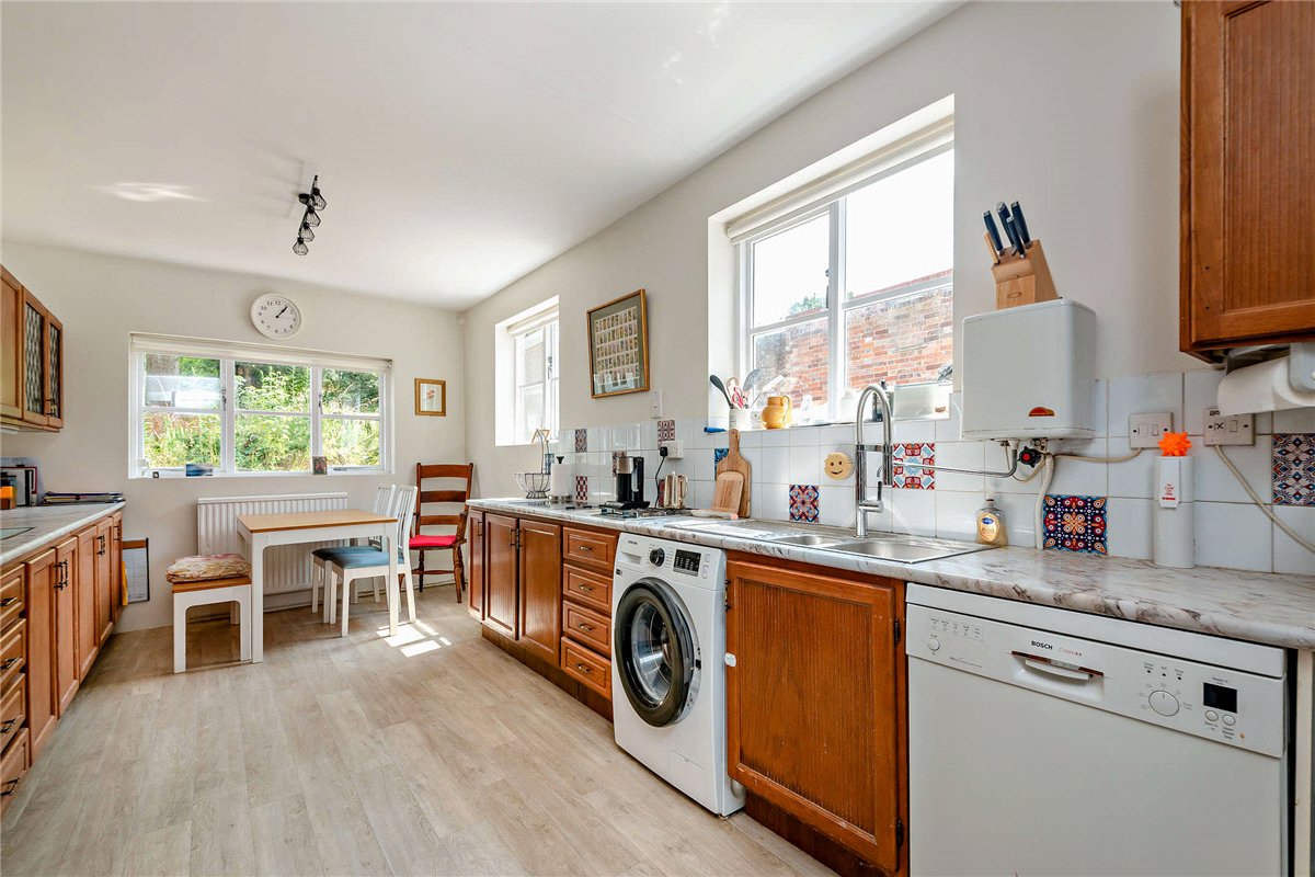5 bedroom House, High Street, Hungerford, RG17 - Available, Image 4