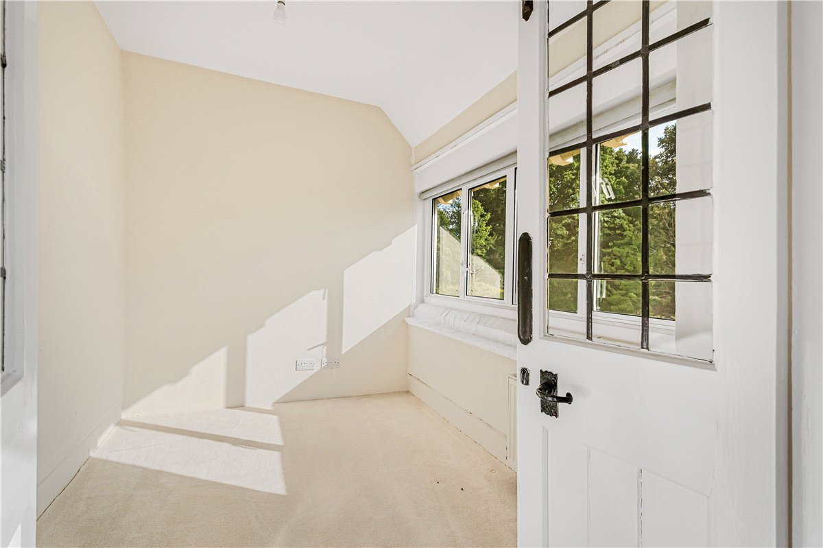 10 bedroom House, Frith Hill, South Heath, HP16 - Available, Image 18