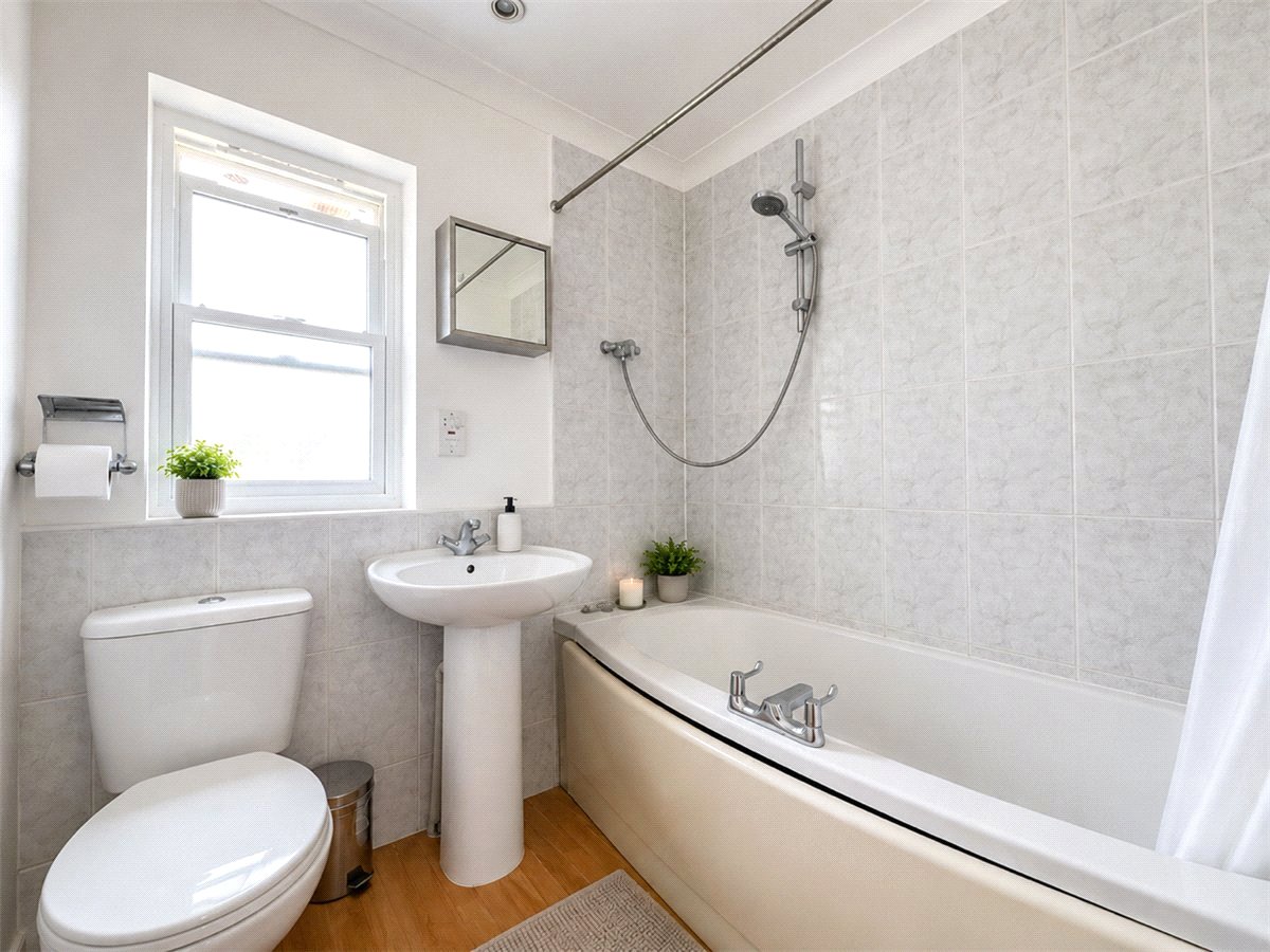 3 bedroom House, Edgar Road, Winchester, SO23 - Available, Image 9