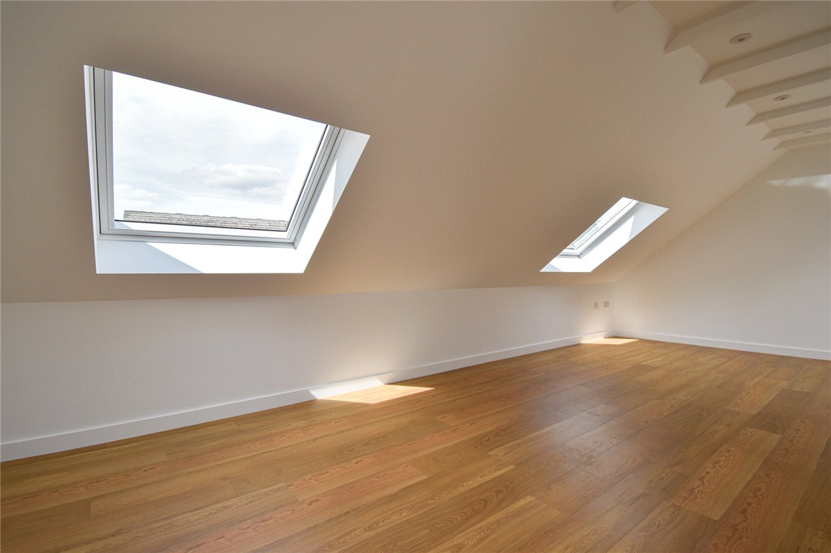 2 bedroom Flat, Wellington Court, Wellington Street, CB1 - Available, Image 3