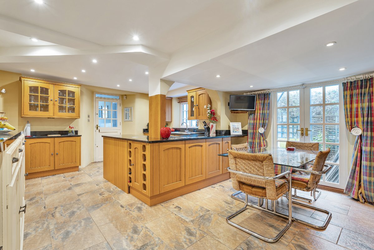 5 bedroom House, Lender Lane, Mullion, TR12 - Available, Image 9