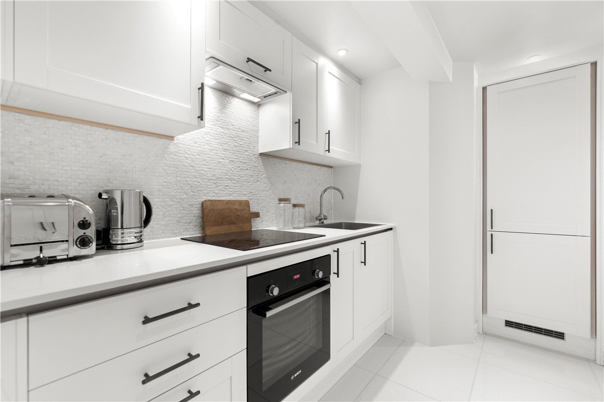 2 bedroom Flat, Cadogan Square, Chelsea, SW1X - Available, Image 14