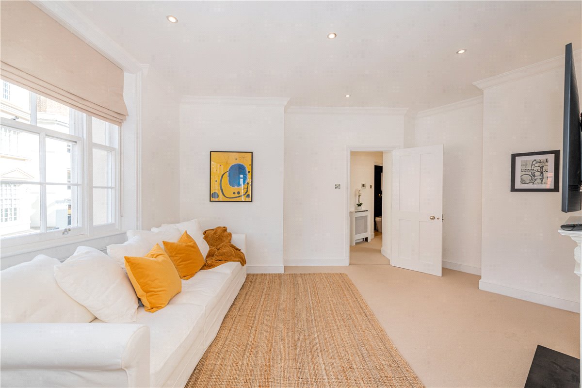1 bedroom Flat, Brook Street, Mayfair, W1K - Available