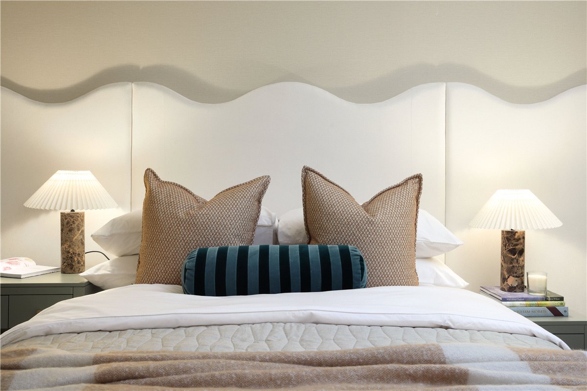 2 bedroom Flat, London Square Wandsworth Common, Springfield Drive, SW17 - Available, Image 2