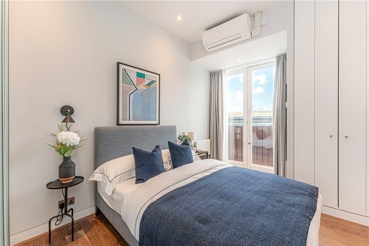 2 bedroom Flat, Market Place, Soho, W1W - Available, Image 9