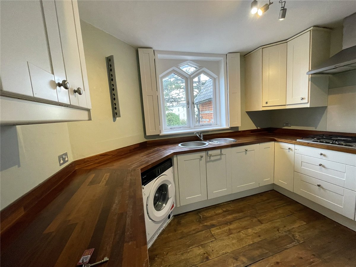 2 bedroom Flat, Oxford Road, Newbury, RG14 - Available, Image 1