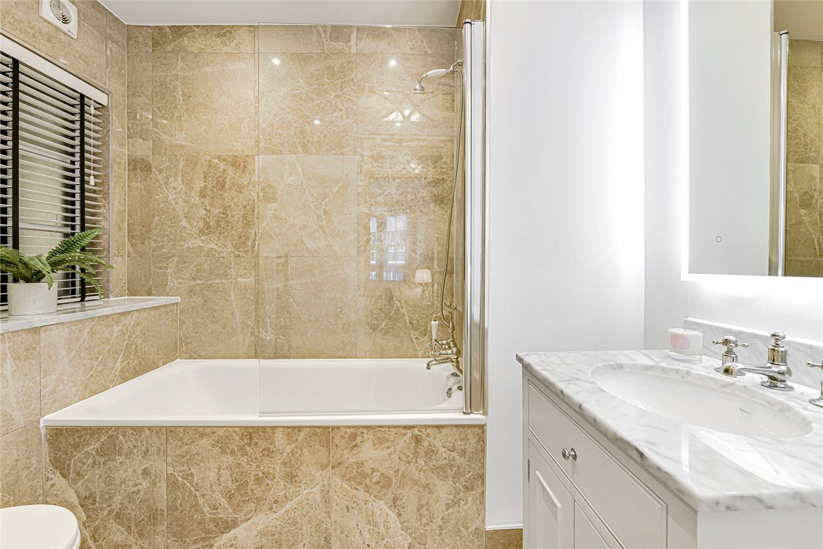 4 bedroom Flat, Grosvenor Square, Mayfair, W1K - Available, Image 7