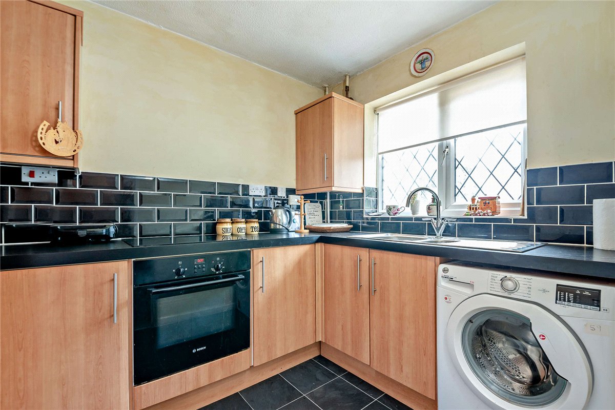 2 bedroom House, Poffley Place, Thatcham, RG19 - Sold STC, Image 3
