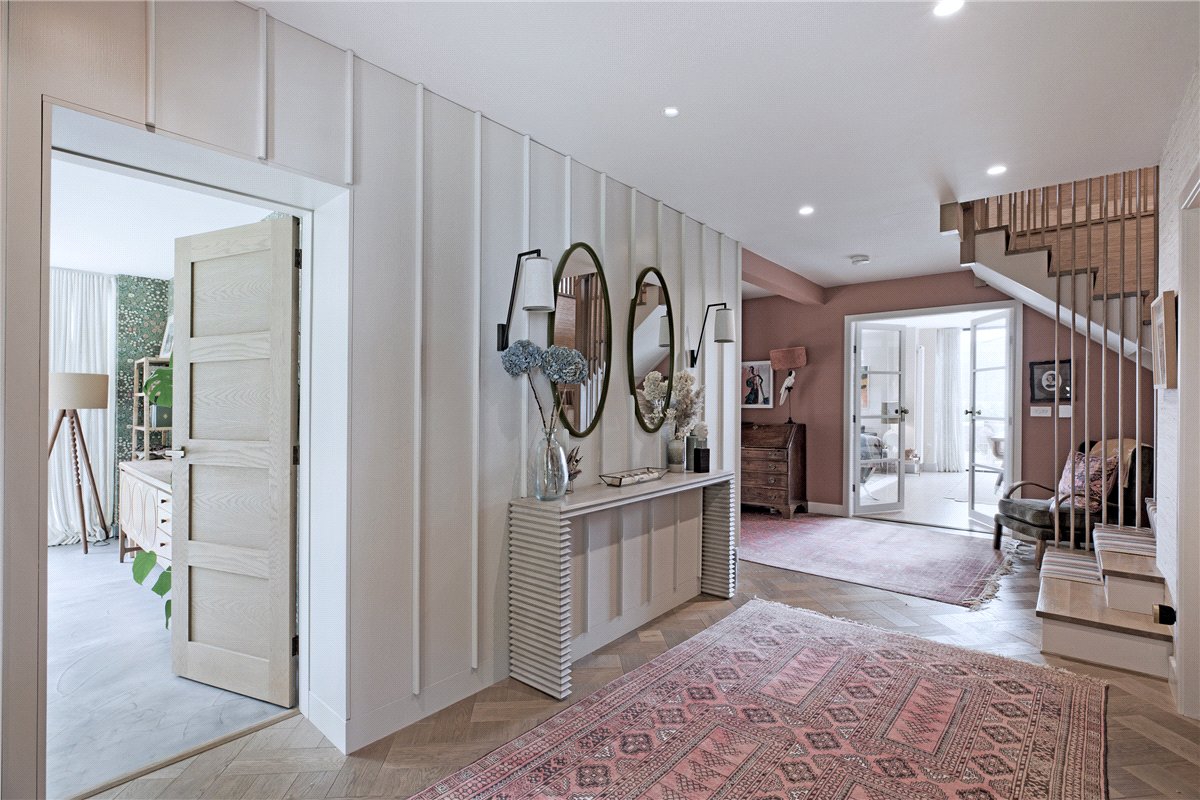5 Bedroom Single Family Home/House's Image 8