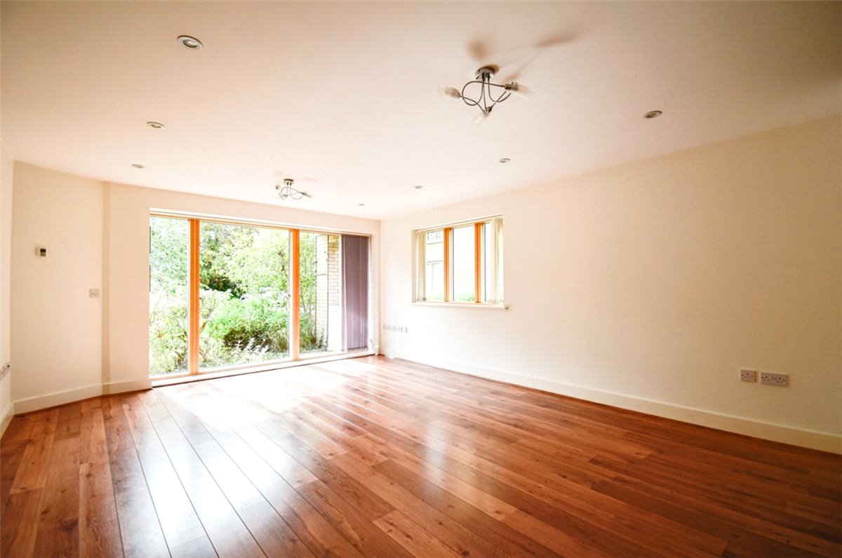 3 bedroom Flat, Wessex Court, 21 Queen Ediths Way, CB1 - Available, Image 2
