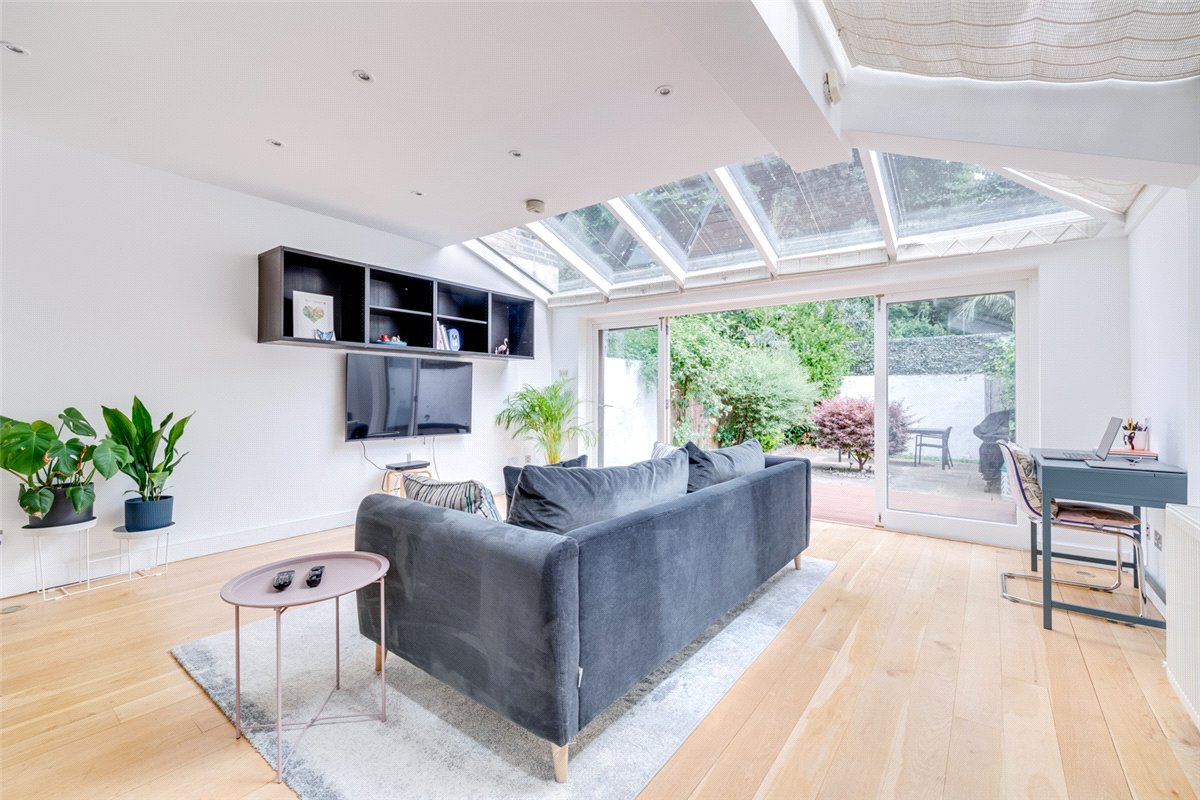 2 bedroom Flat, Woodlawn Road, London, SW6 - 