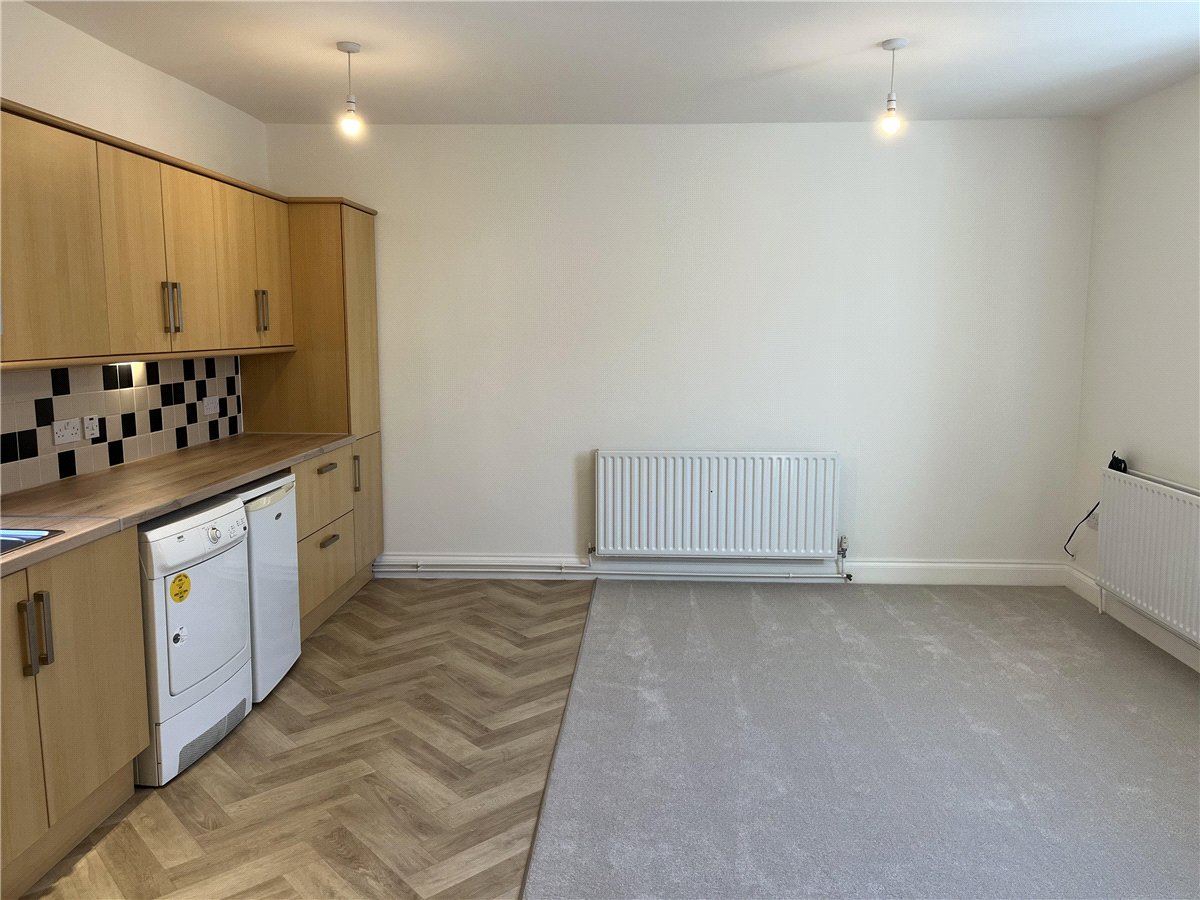 2 bedroom Flat, Northbrook Street, Newbury, RG14 - Available, Image 2