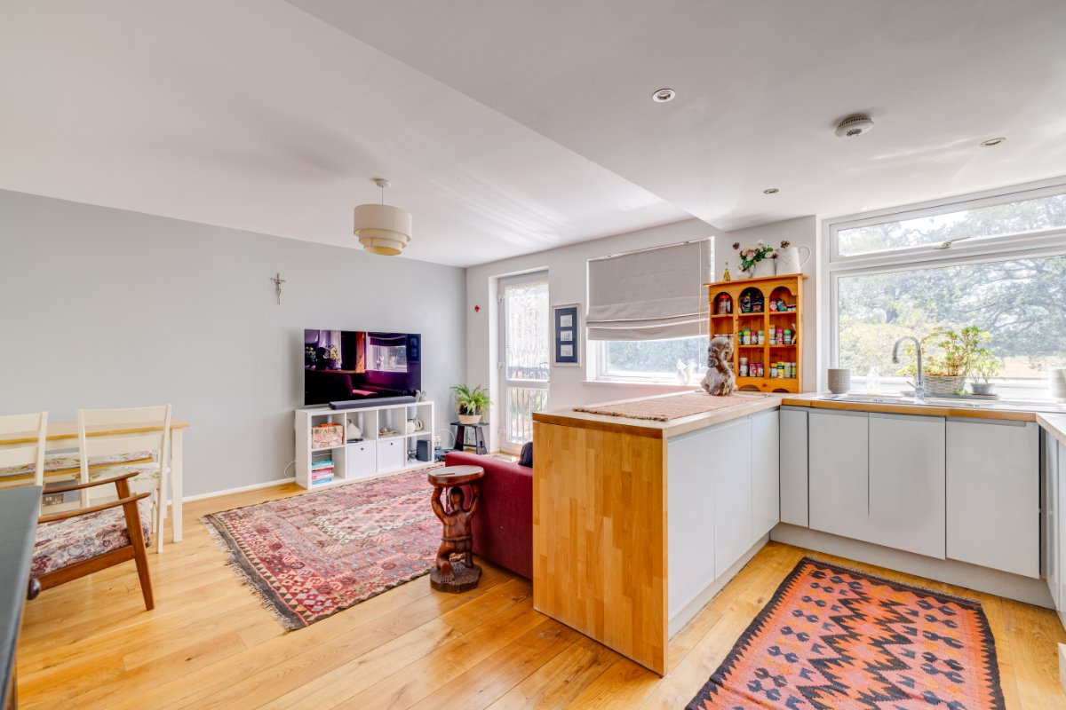 1 bedroom Flat, Harrowdene Gardens, Teddington, TW11 - Available