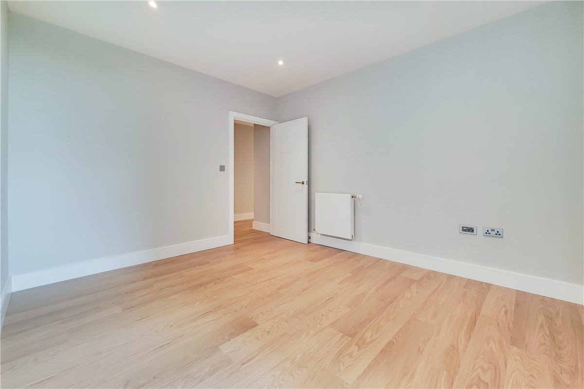 2 bedroom Flat, Greyhound Parade, Wimbledon Grounds, London, SW17 - , Image 2
