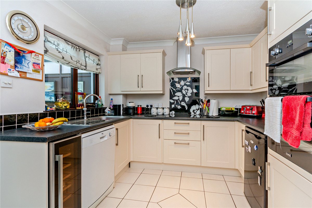 3 bedroom House, Billington Way, Thatcham, RG18 - Available, Image 6