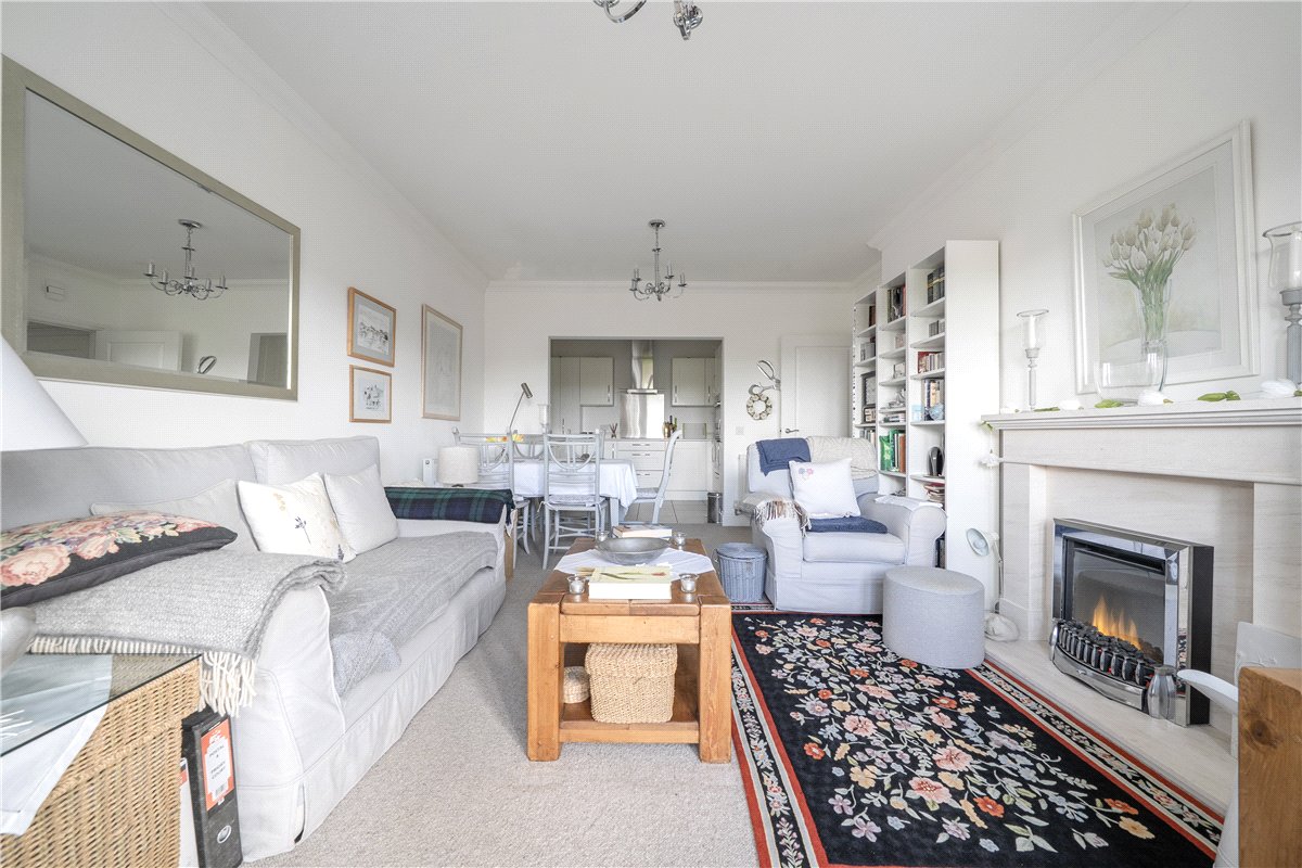 2 bedroom Flat, Priory Court, Marlborough, SN8 - Sold STC, Image 4
