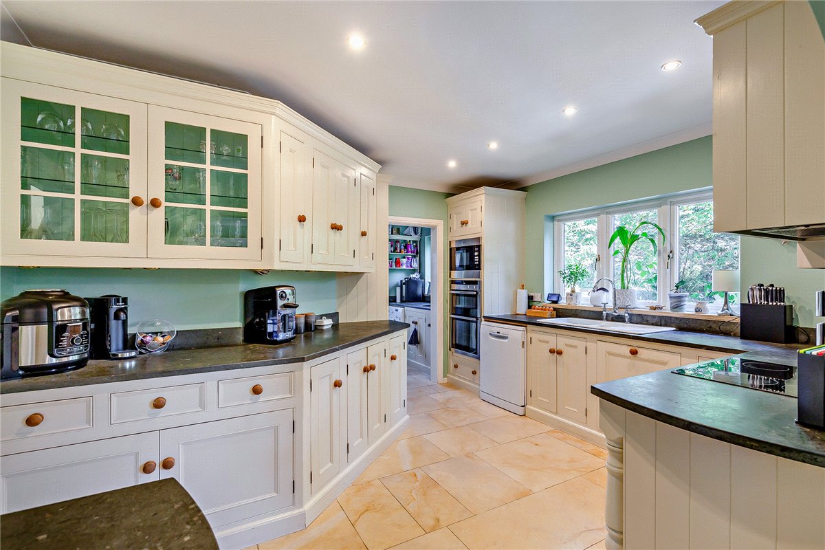 5 bedroom House, Meredun Close, Hursley, SO21 - Available, Image 2