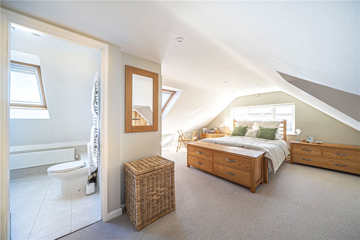4 bedroom House, Stoke Charity Road, Kings Worthy, SO21 - Available, Image 8