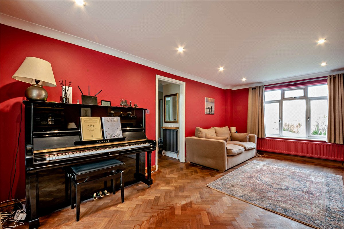 4 bedroom House, Falcon House Gardens, Woolton Hill, RG20 - Available, Image 11