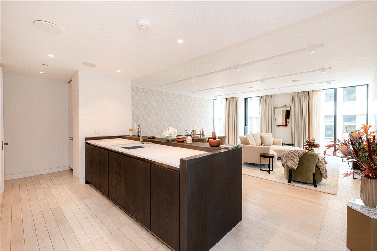 3 bedroom Flat, Cork Street, Mayfair, W1S - Available, Image 3