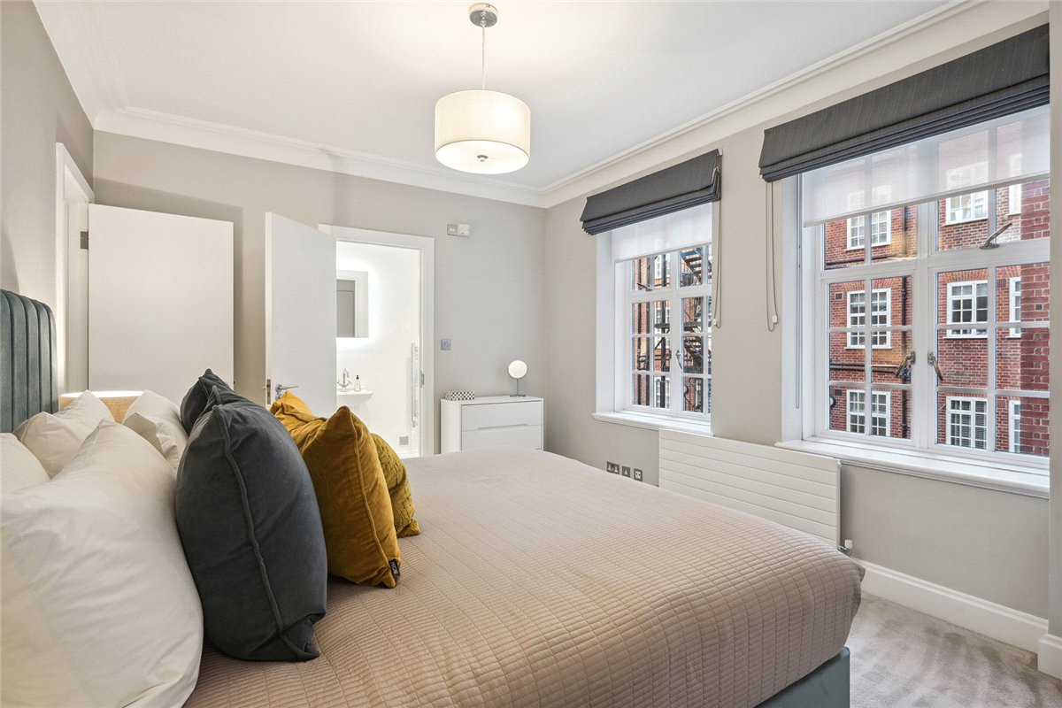 3 bedroom Flat, Stafford Court, Kensington High Street, W8 - Available, Image 1