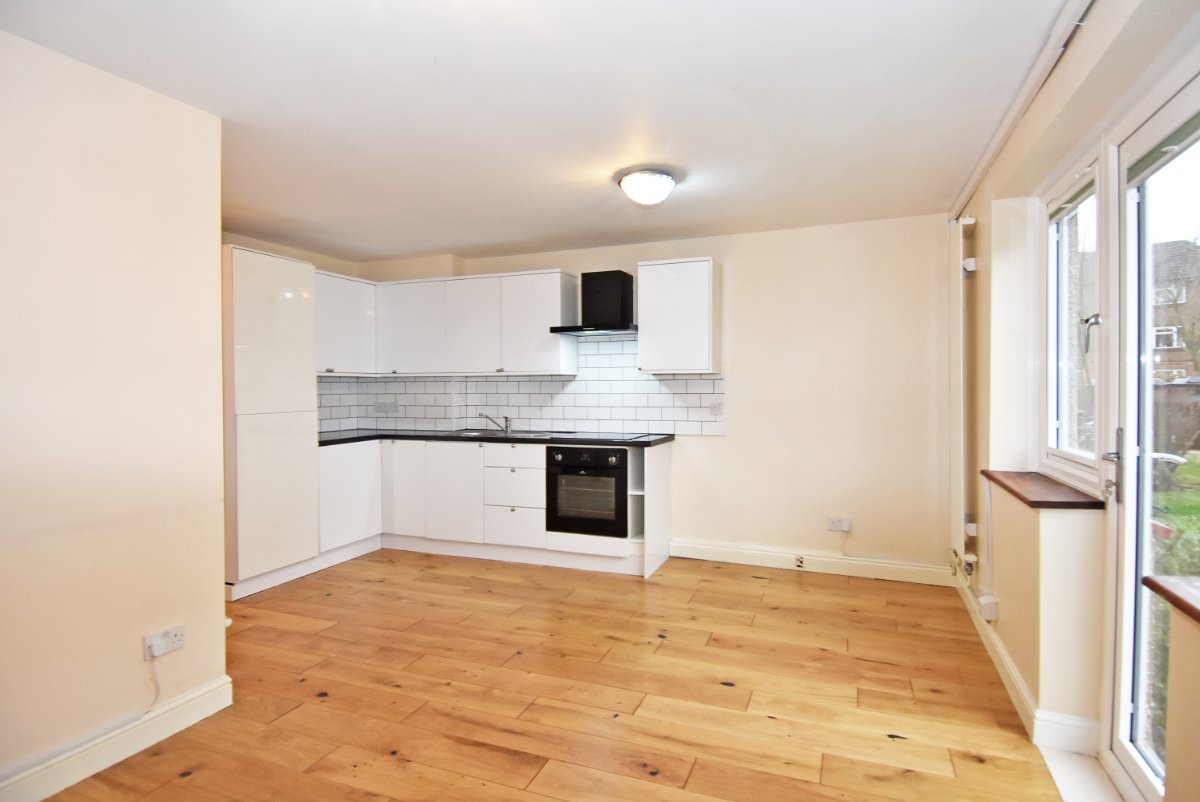 1 bedroom Maisonette, Hardwicke Road, Richmond, TW10 - Available, Image 3