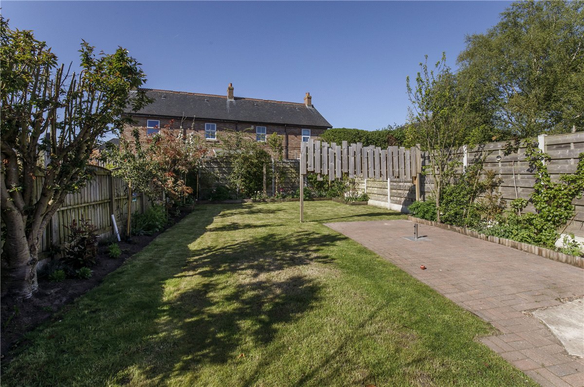 3 bedroom House, Highlands Avenue, Strensall, YO32 - Available, Image 2