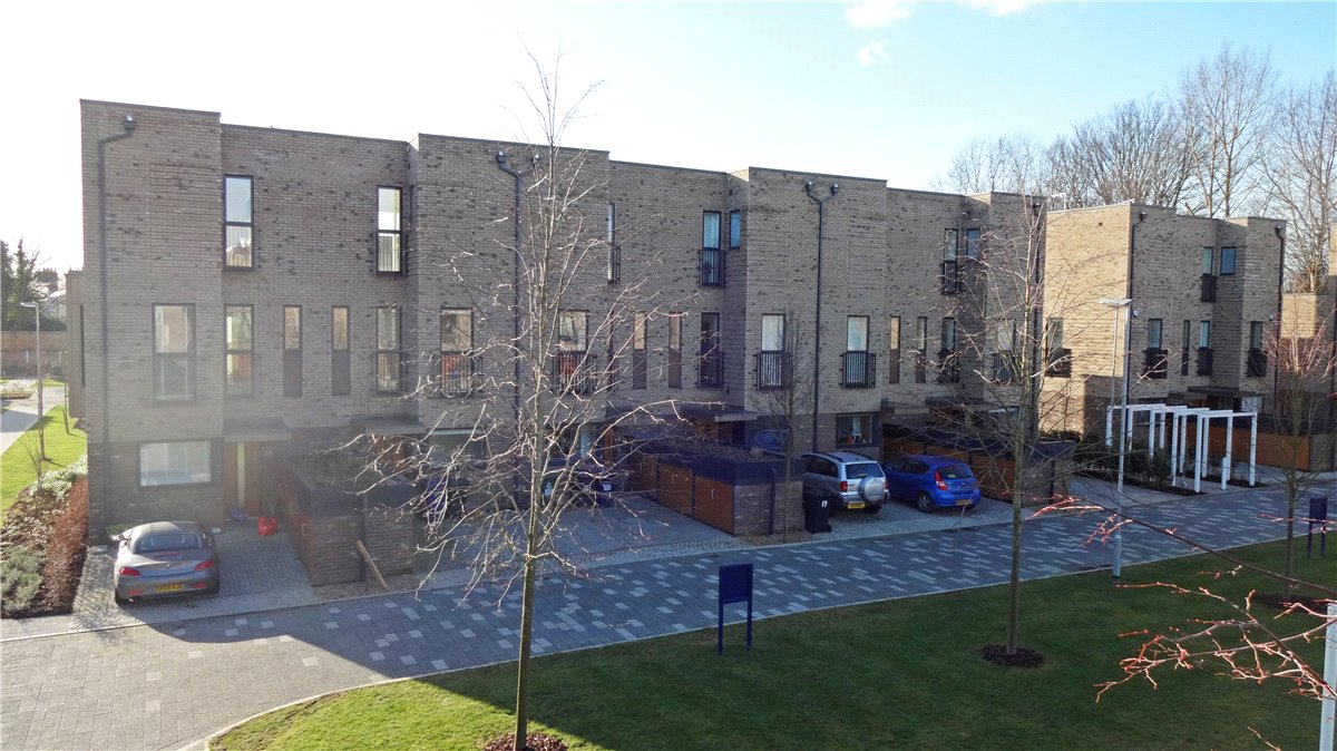 3 bedroom House, Lilywhite Drive, Cambridge, CB4 - 