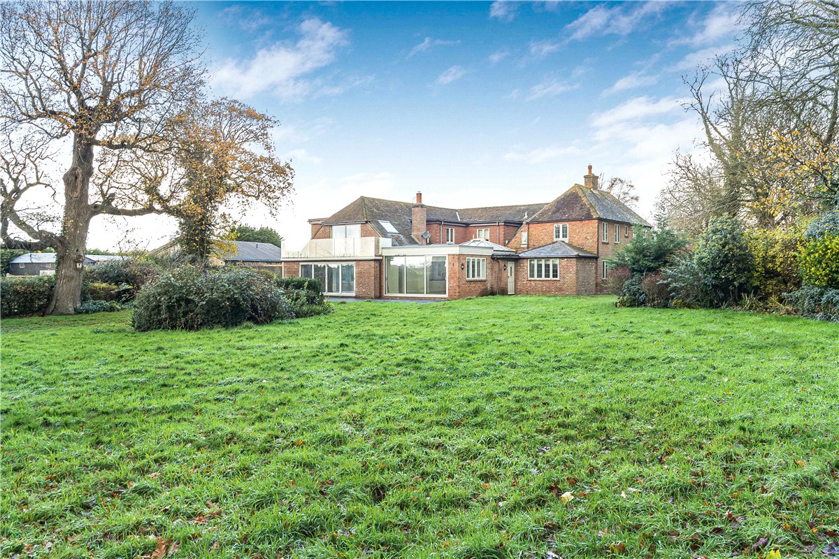 5 bedroom House, Tortington, Arundel, BN18 - Available