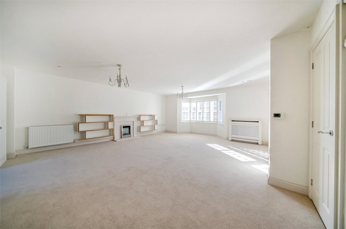 3 bedroom House, Clarendon Court, Marlborough, SN8 - Available, Image 9