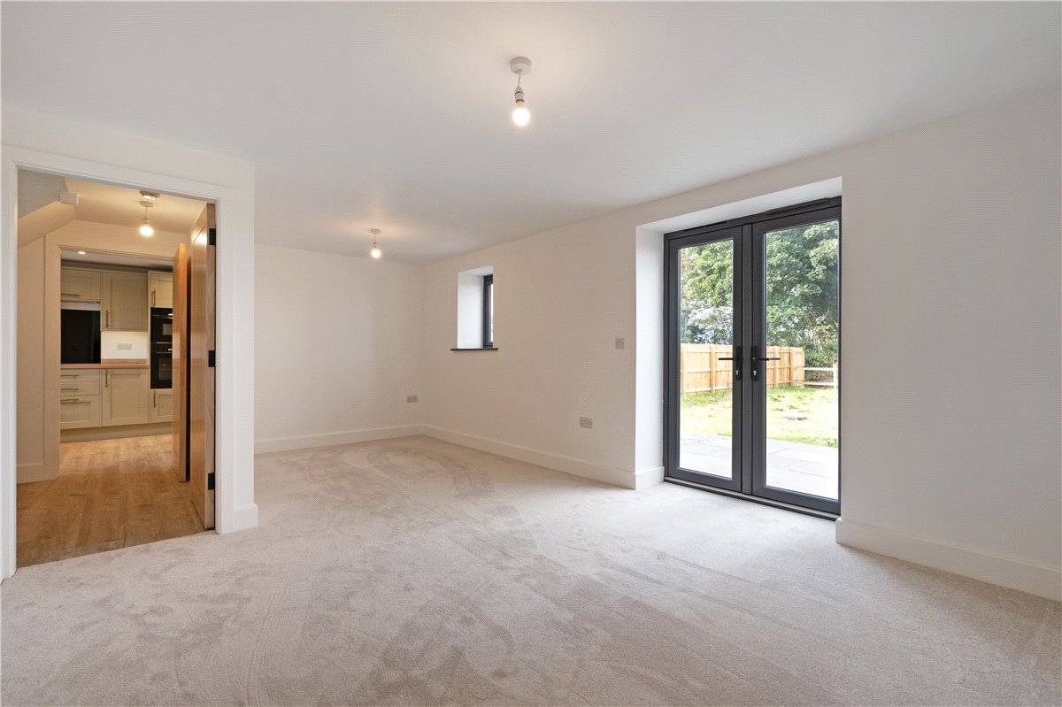 4 bedroom Cottage, Camela Lane, Camblesforth, YO8 - Available, Image 3